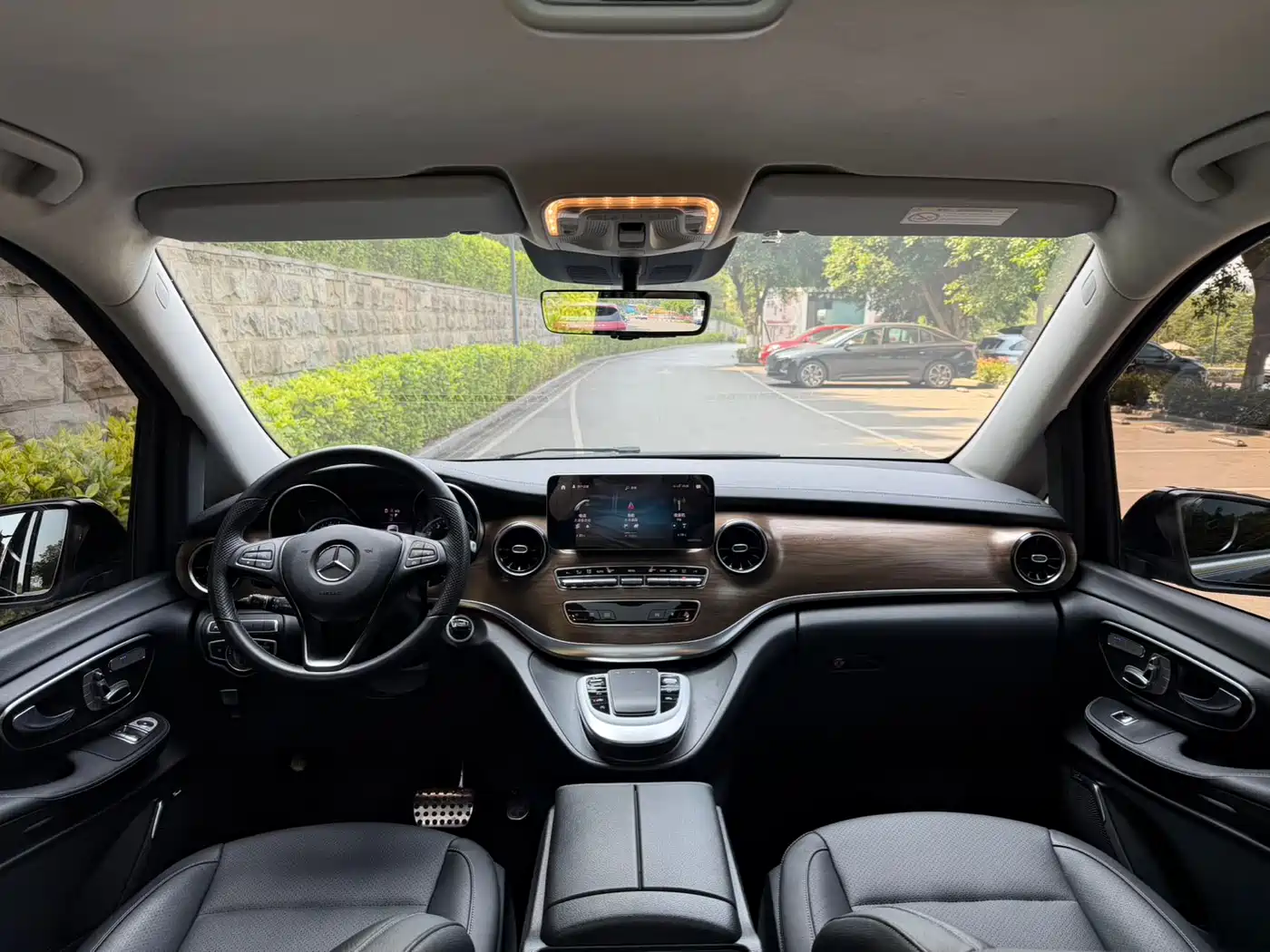 Mercedes-Benz V-Class 2022 V 260 L Long Wheelbase Luxury Edition фото 9