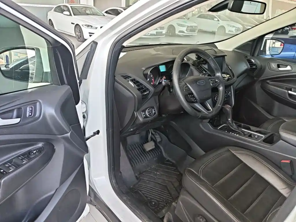 Фото 16 - Ford Kuga