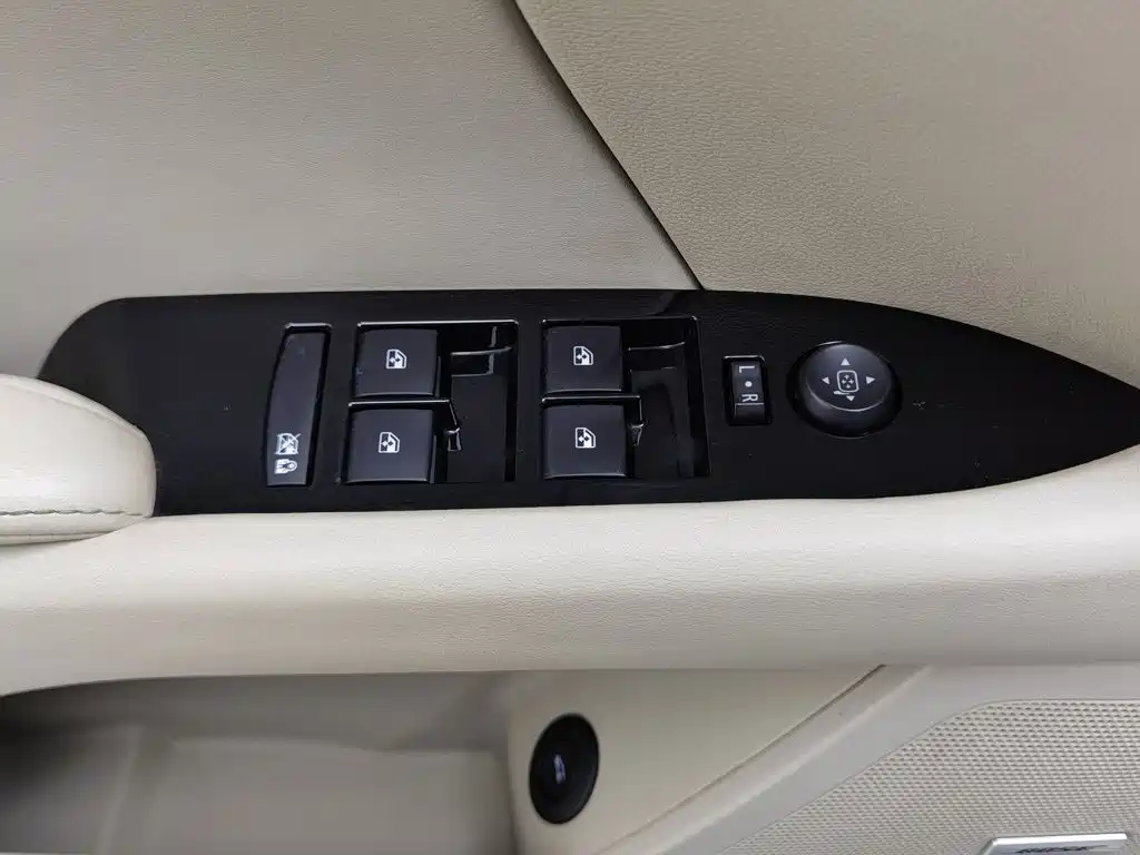 Photo 9 - Cadillac XTS