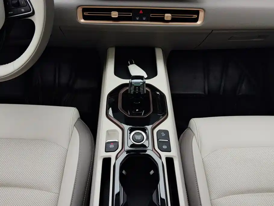 Geely ICON 2025 2026 Chocolate 1.5TD Pure Edition
