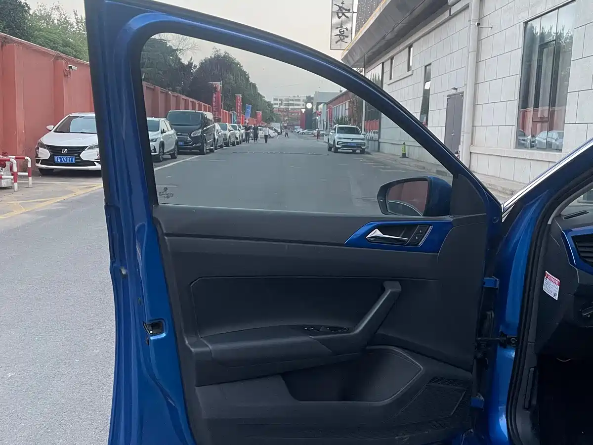 Volkswagen Polo 2021 Plus 1.5L Automatic Colorful Tech Edition фото 3