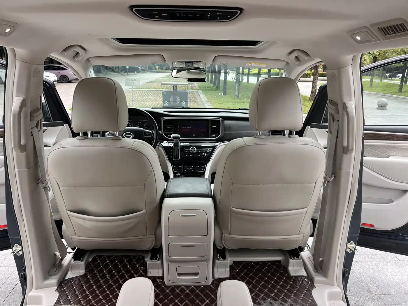 GAC Trumpchi Trumpchi M8 2018 320T Exclusive Edition фото 9
