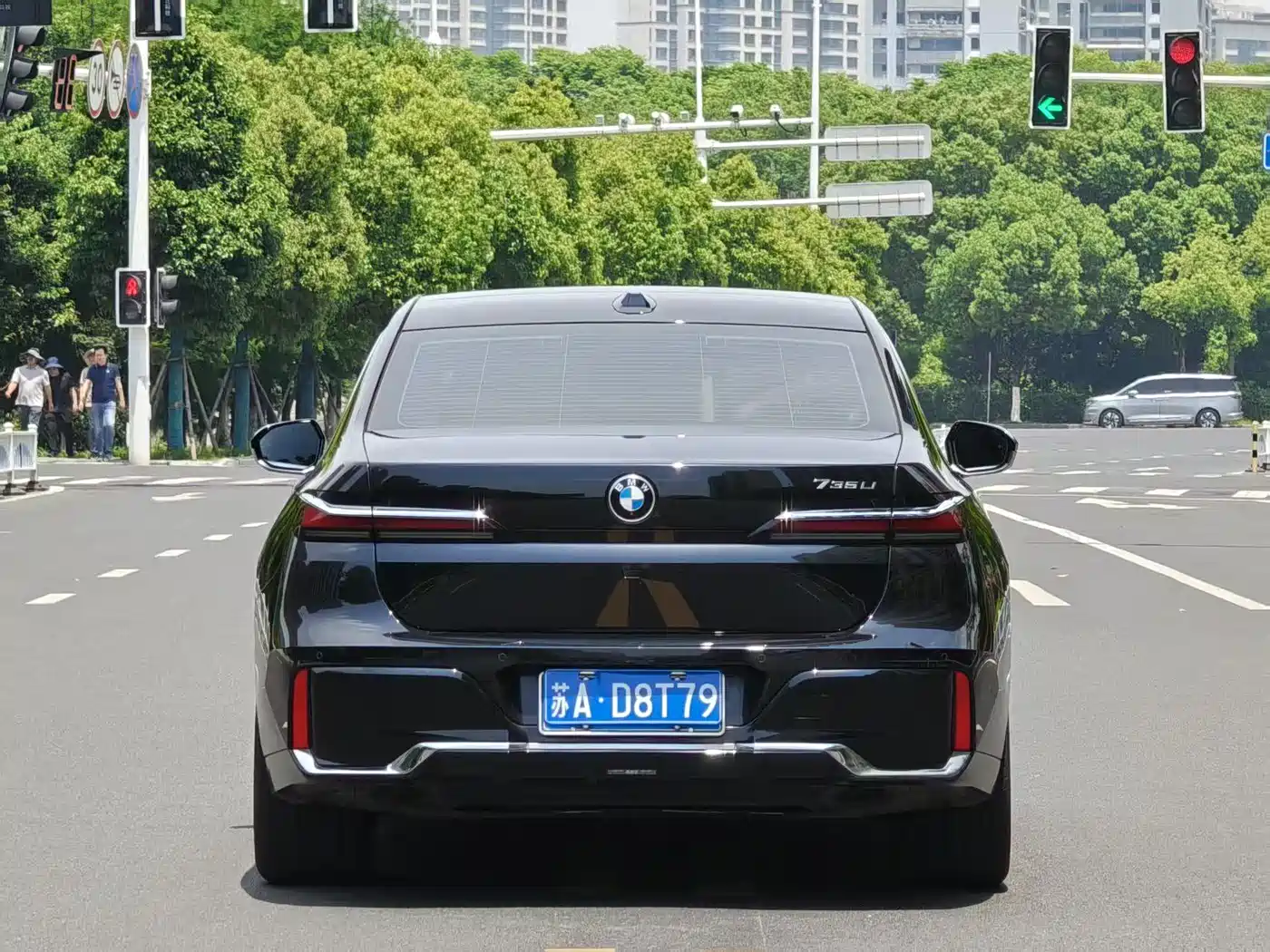 BMW 7 Series 2023 Model 735Li M Sport Package фото 14