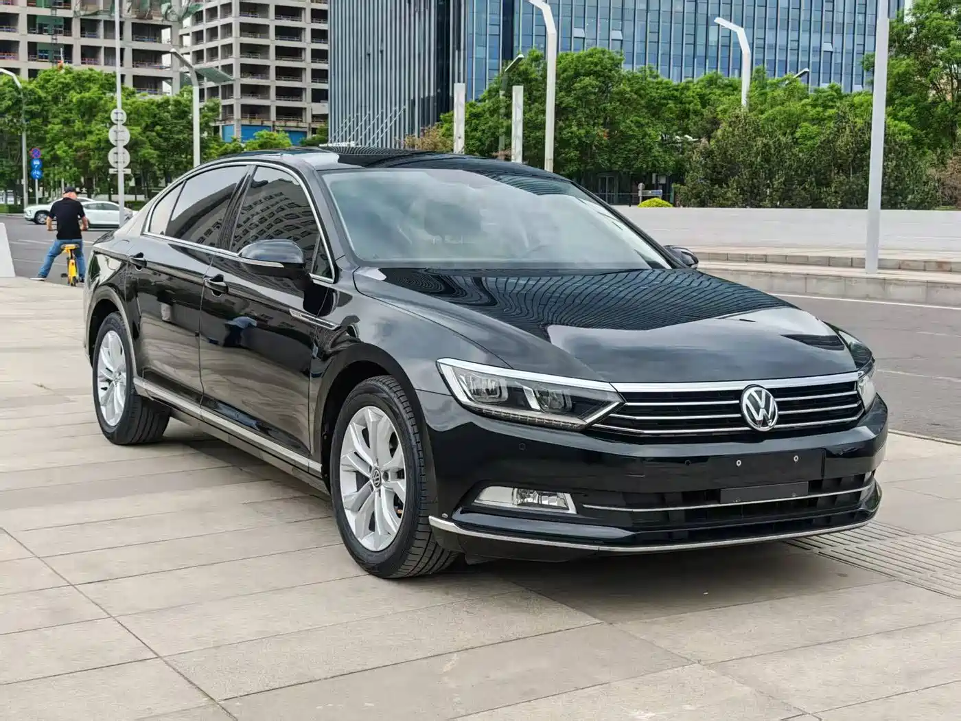 Volkswagen Magotan 2018 Facelift 330TSI DSG Luxury фото 2