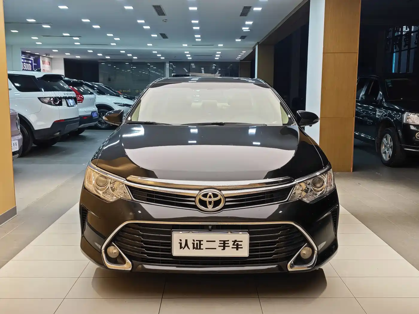 Toyota Camry 2016 2.0E 10th Anniversary Elite Edition фото 4