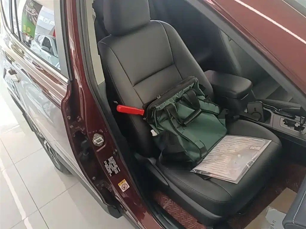 Toyota RAV4 Rongfang 2016 2.0L CVT 2WD Trend (China V) фото 25