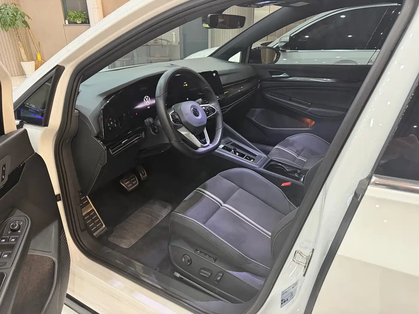 Volkswagen Golf 2023 280TSI DSG R-Line Lite фото 8