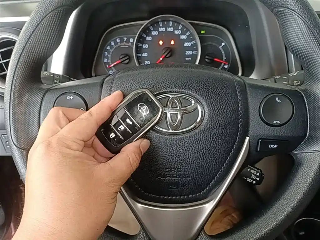 Toyota RAV4 Rongfang 2016 2.0L CVT 2WD Trend (China V) фото 9