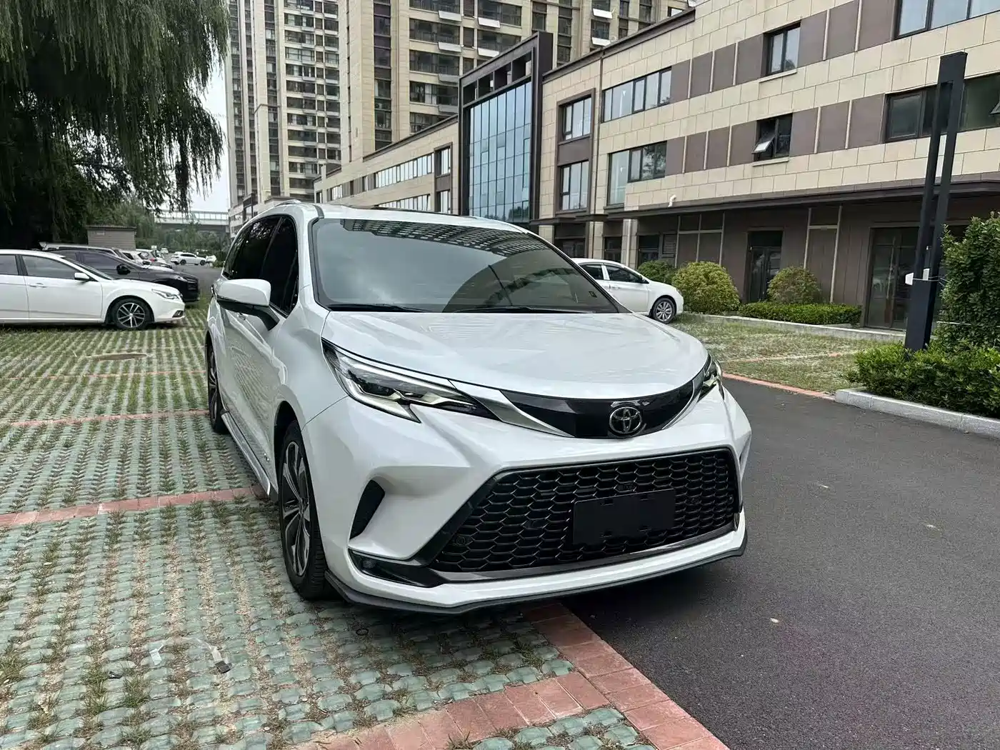 Фото 3 - Toyota Granvia