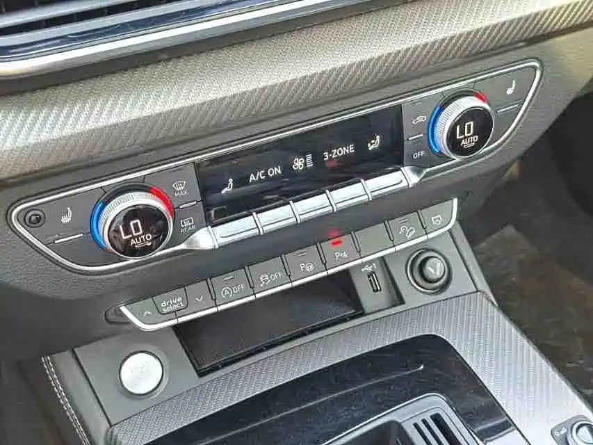 Фото 14 - Audi Q5L