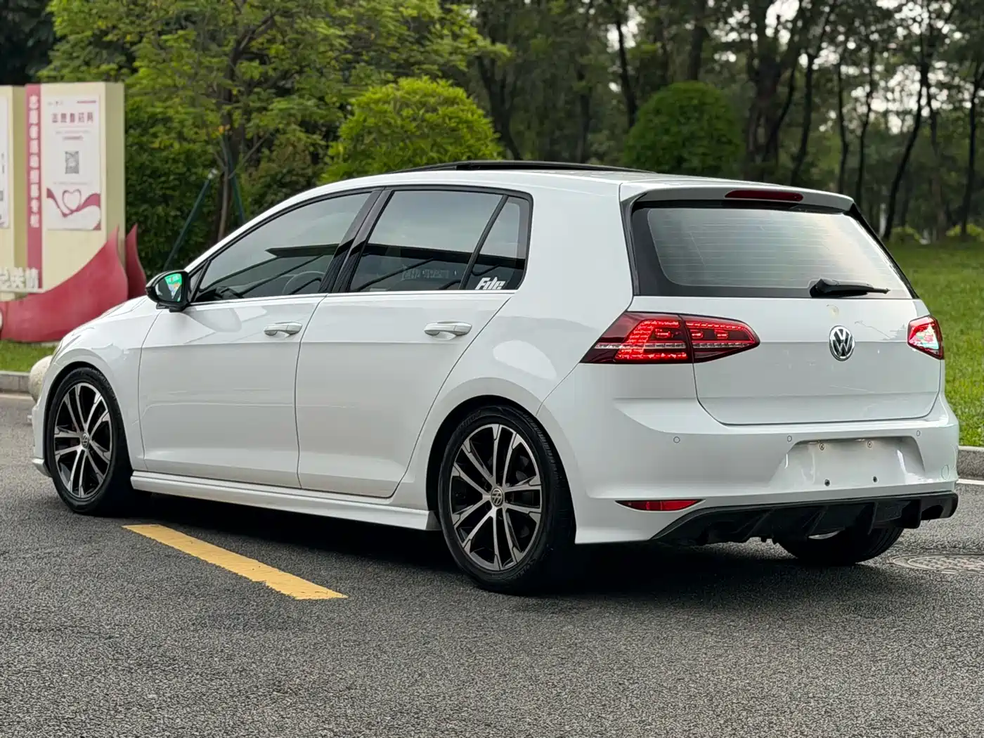 Volkswagen Golf 2017 280TSI Auto R-Line Millionth Anniversary Edition фото 19