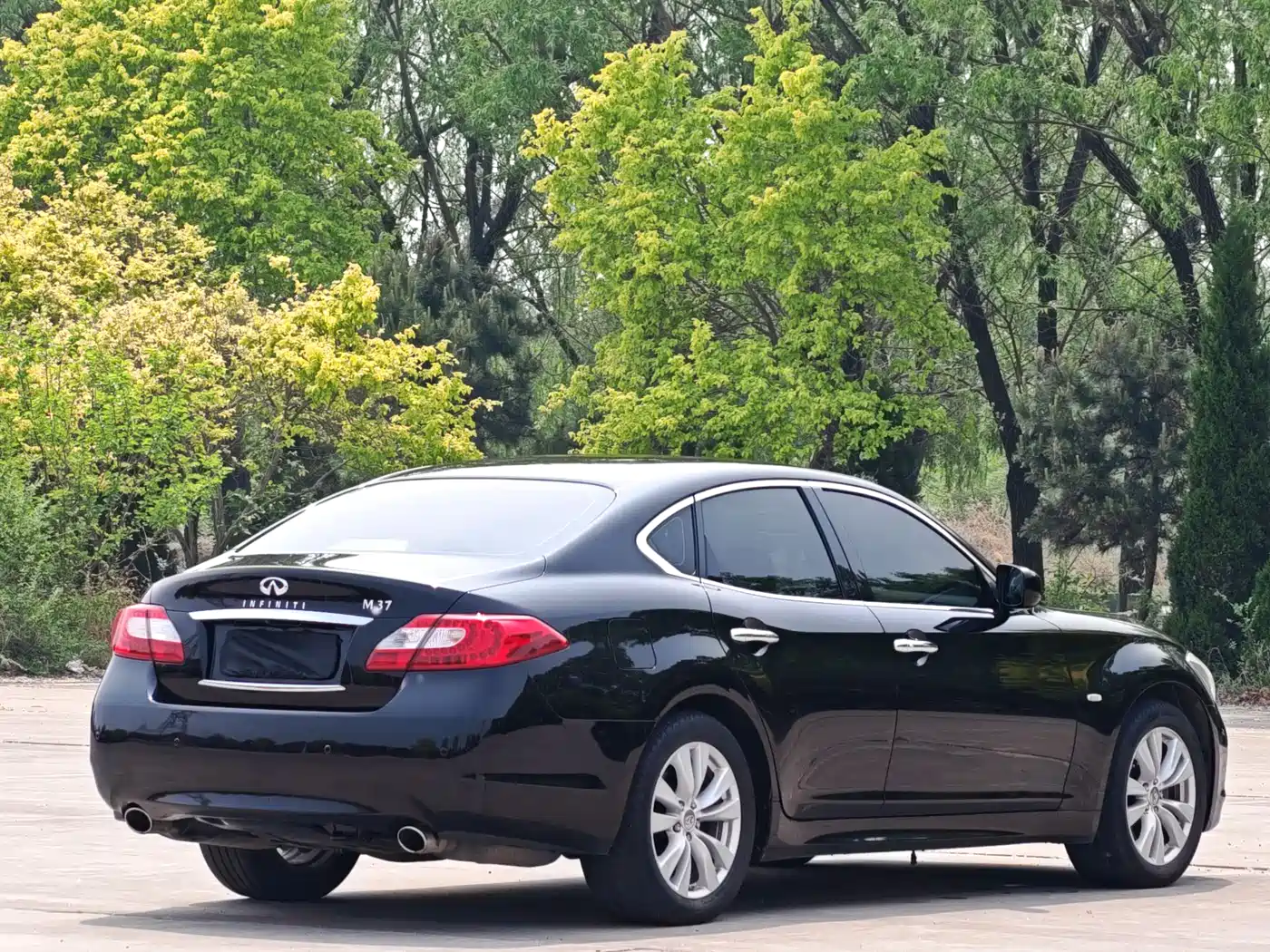 Infiniti M Series 2012 2011 M37