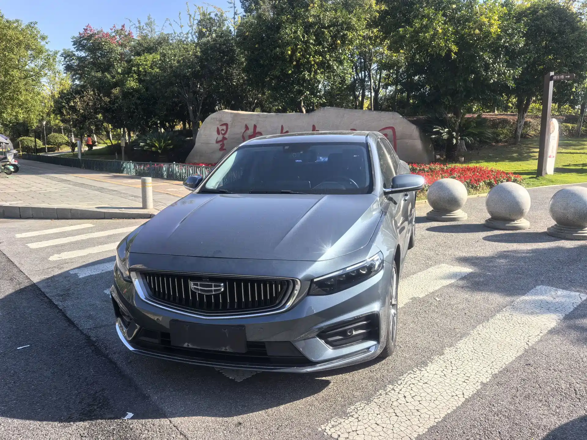 Фото 2 - Geely Preface