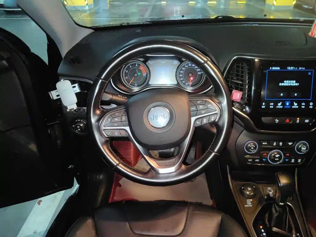 Photo 6 - Jeep Cherokee