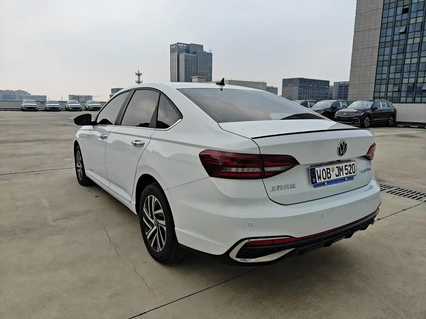 Volkswagen Lavida 2024 Model 300TSI DSG Starlight Leading Edition фото 7