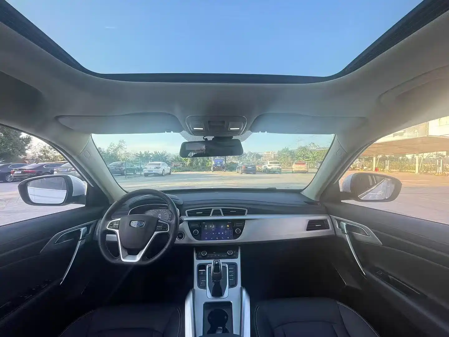 Фото 5 - Geely Atlas