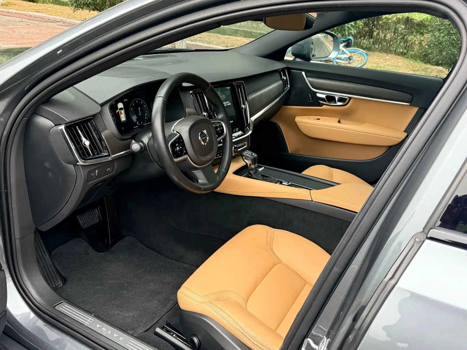 Photo 13 - Volvo V90