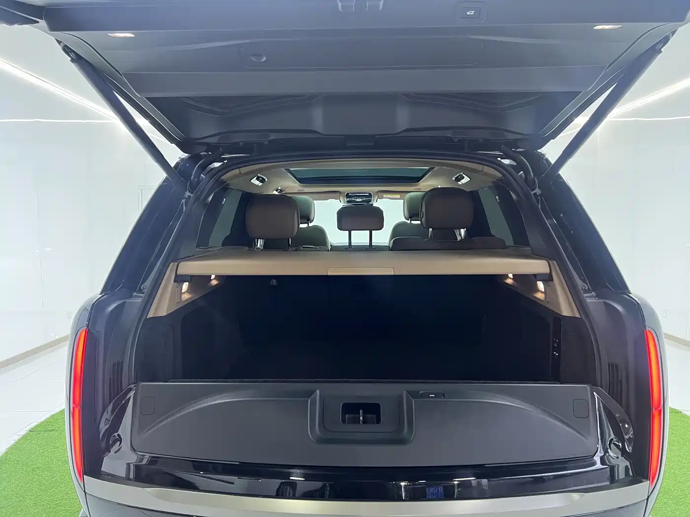 Land Rover Range Rover 2024 3.0 L6 360PS Golden Age Edition фото 25