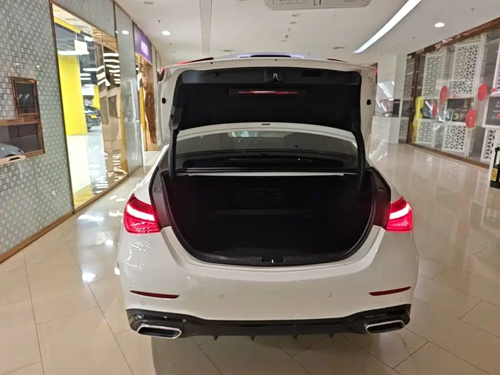 Photo 19 - Mercedes-Benz C-Class