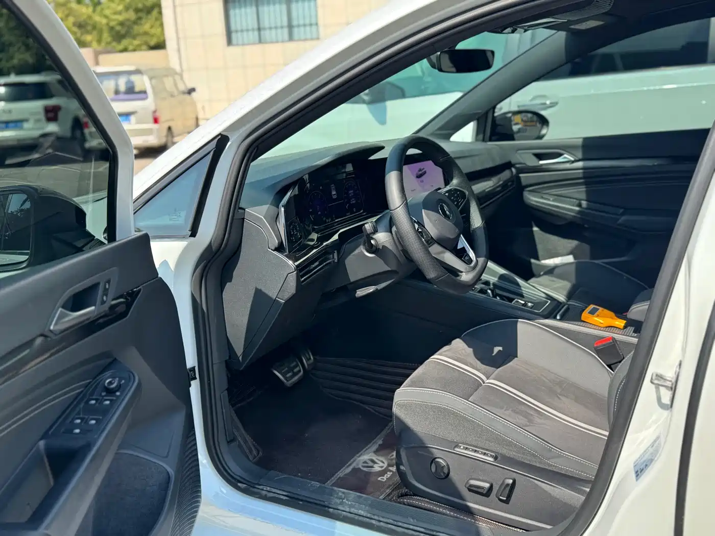 Volkswagen Golf 2023 Facelift 280TSI DSG R-Line Lite фото 4