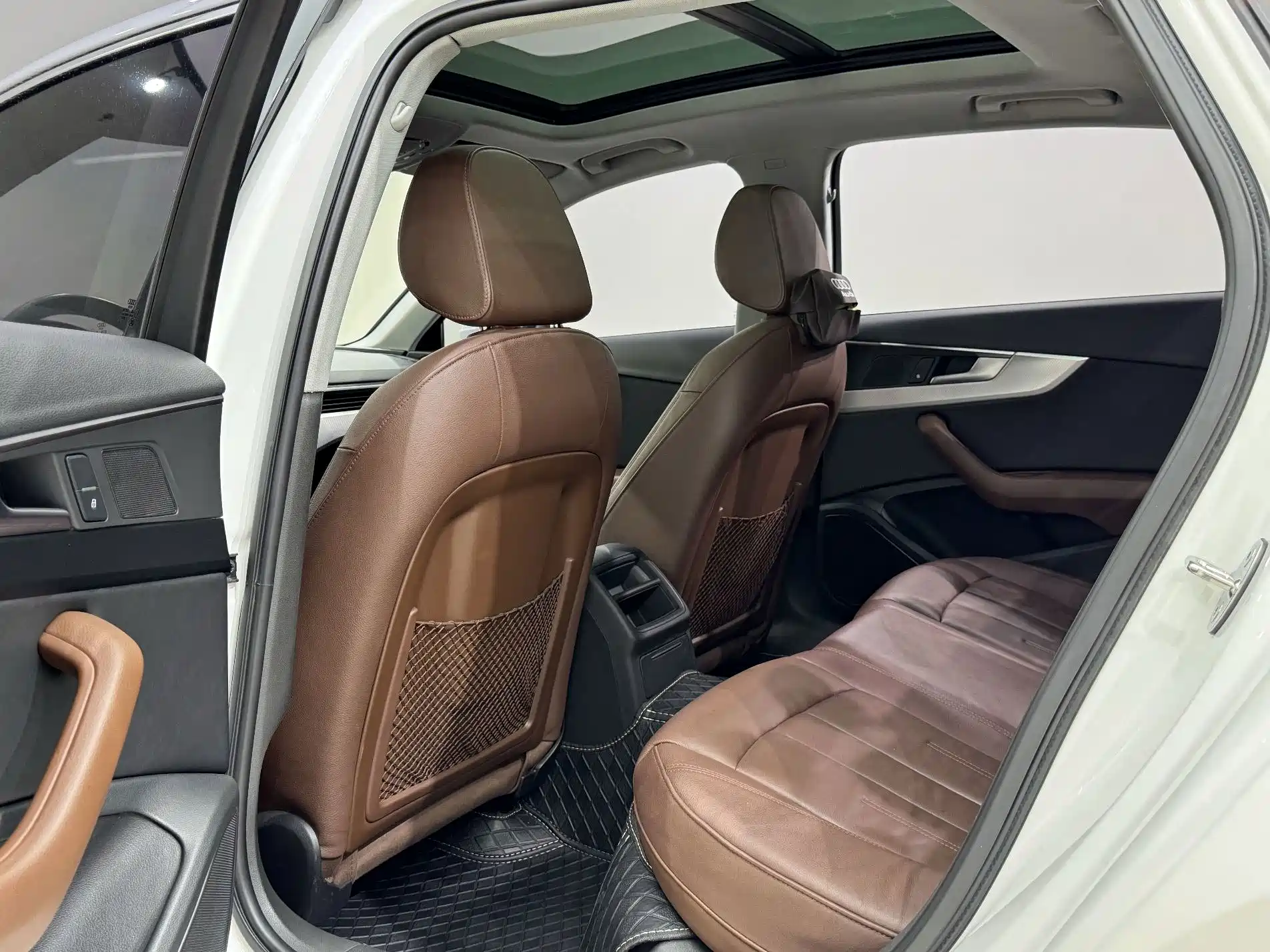 Фото 10 - Audi A4L