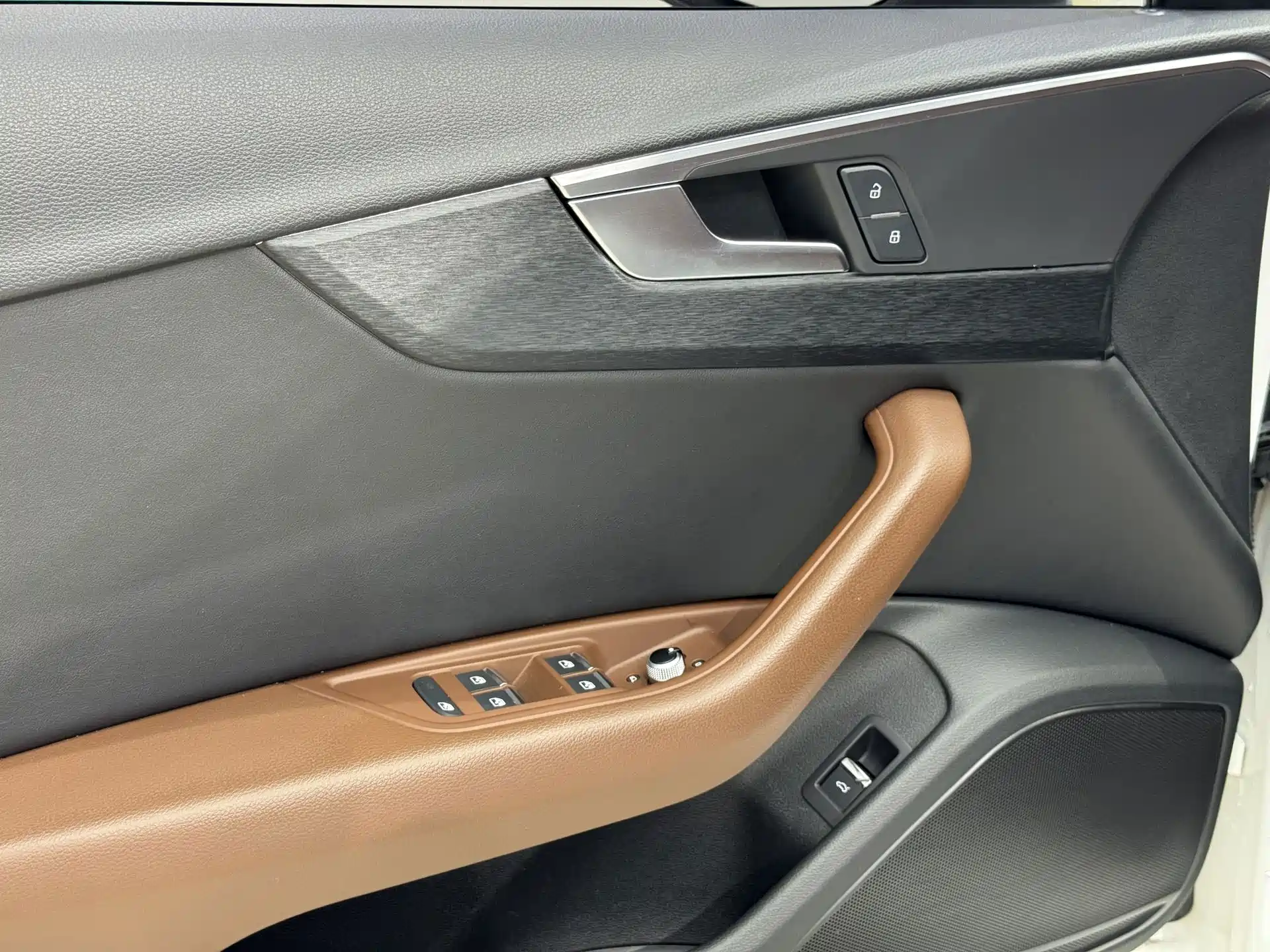 Фото 24 - Audi A4L