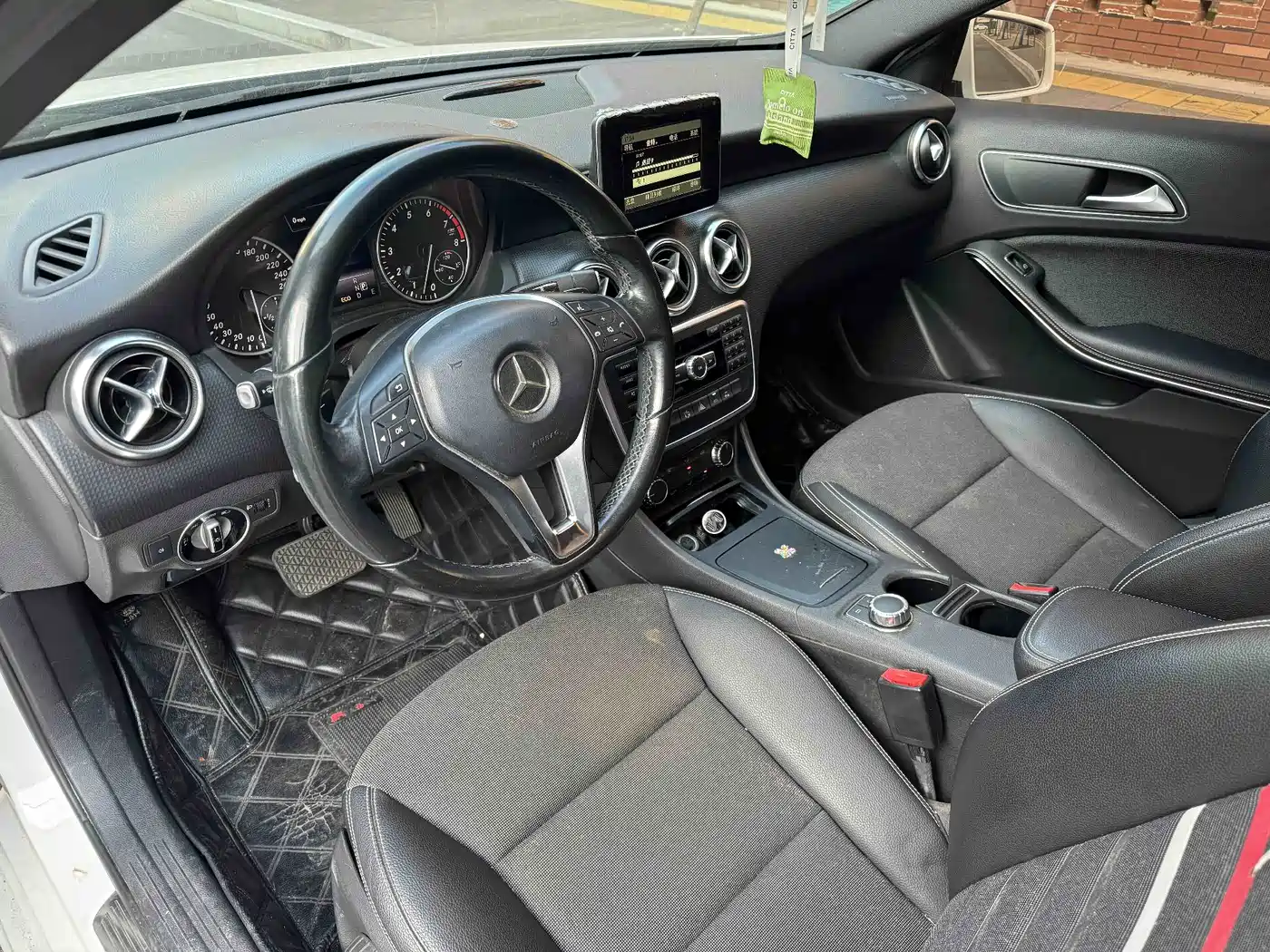 Mercedes-Benz A-Class (Import) 2013 A 180 Fashion фото 5