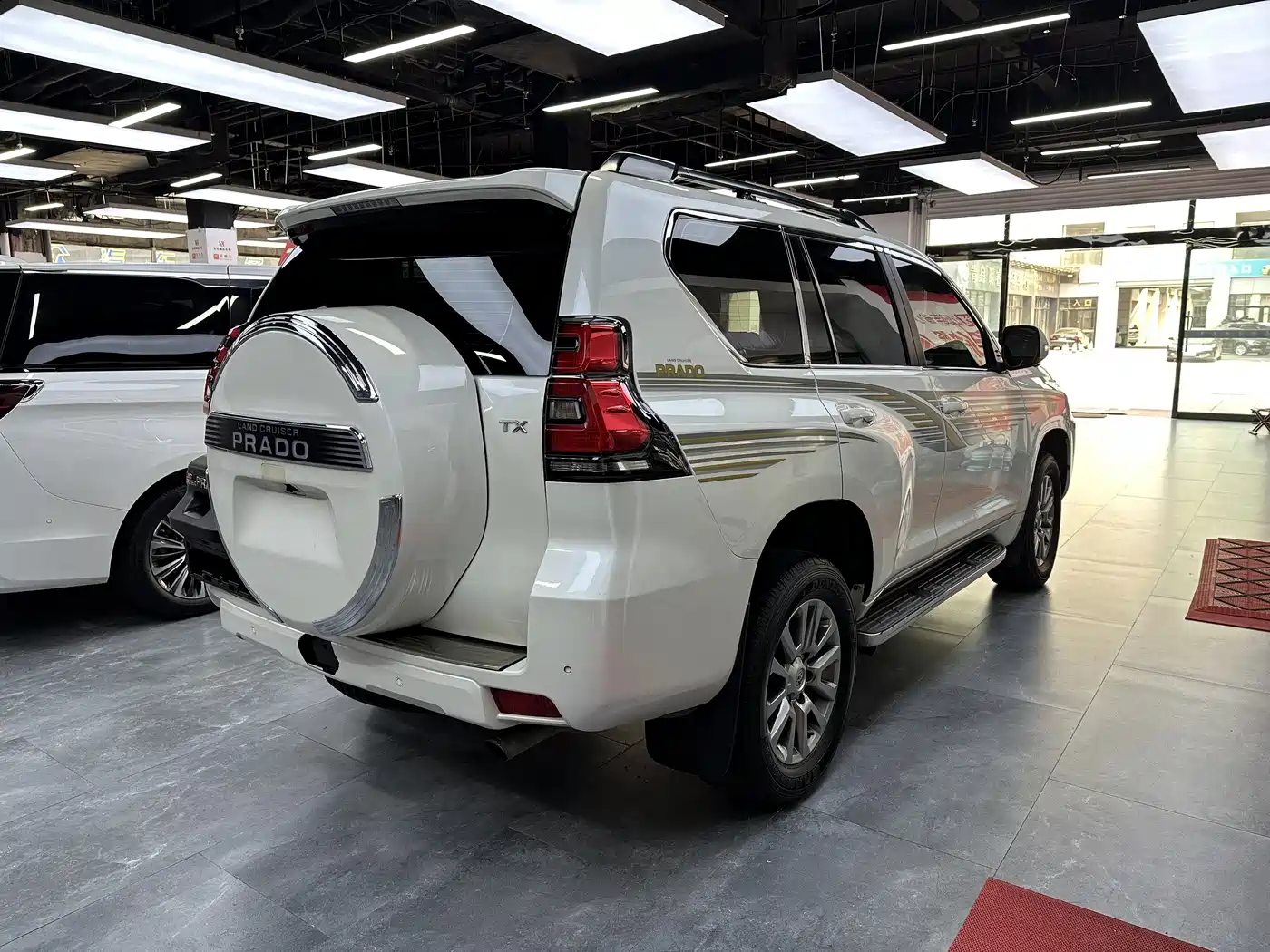 Toyota Prado 2018 2018 3.5L Automatic TX-L Rear-mounted Spare Tire