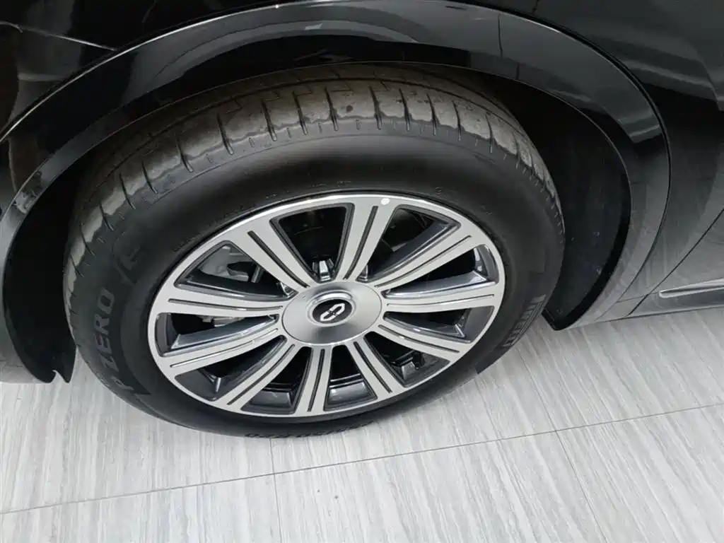 AITO Wenjie AITO M8 2025 Model Extended Range Max Edition 37kWh 6-Seater фото 23