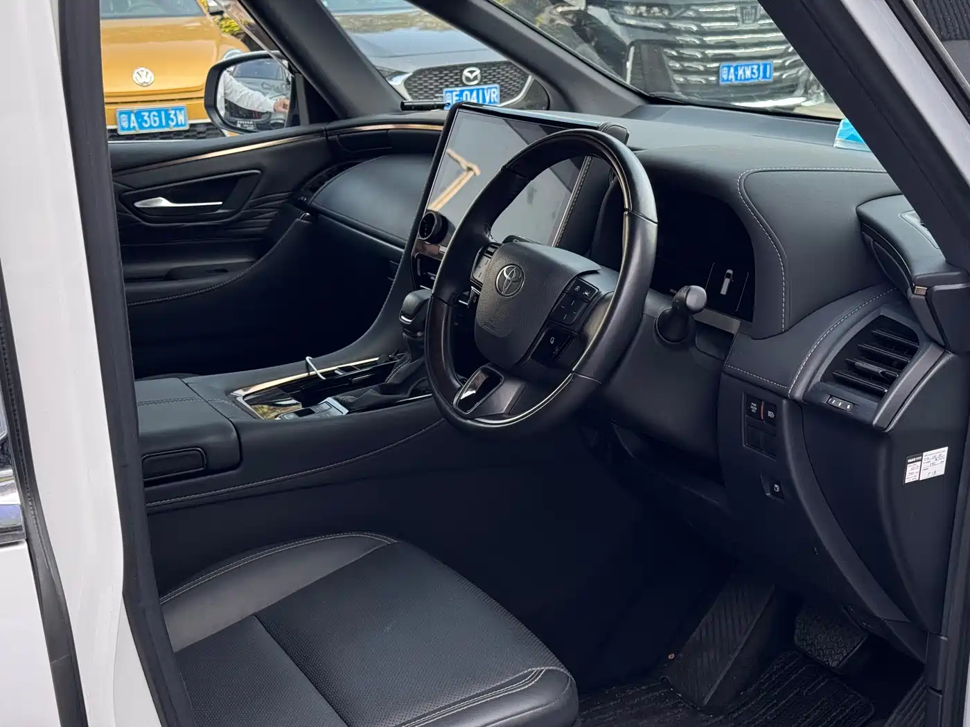 Toyota Alphard 2025 Hybrid 2.5L Prestige Gold Edition фото 7