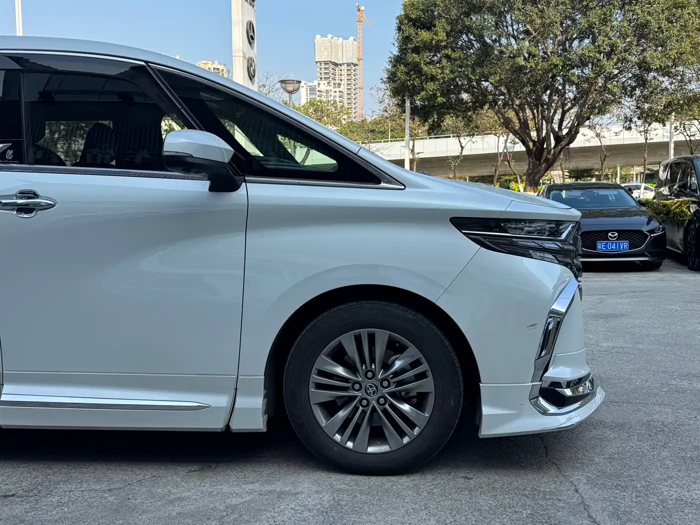 Toyota Alphard 2025 Hybrid 2.5L Prestige Gold Edition фото 6