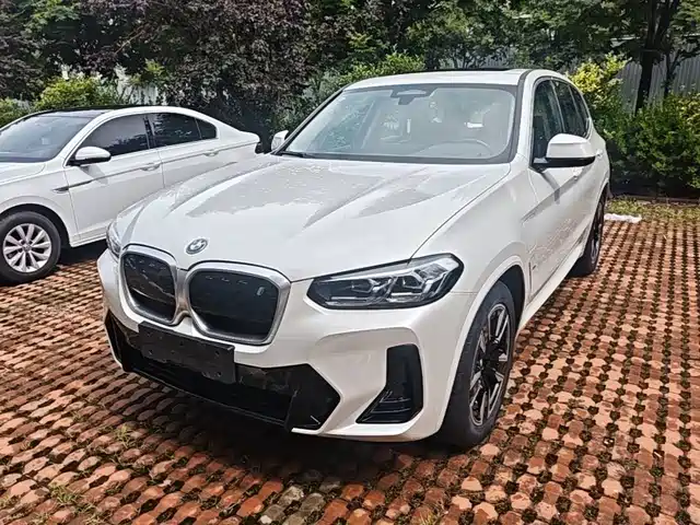 BMW iX3 2023