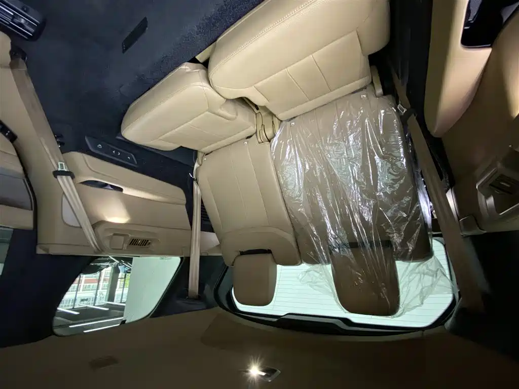 Land Rover Range Rover 2024 3.0 L6 400PS Golden Age Extended 7-Seater фото 24