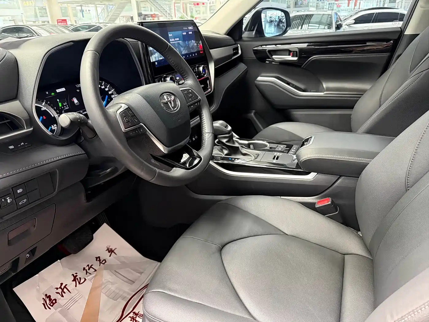 Toyota Highlander 2024 2.5L Smart Hybrid 4WD Premium 7-seater фото 4