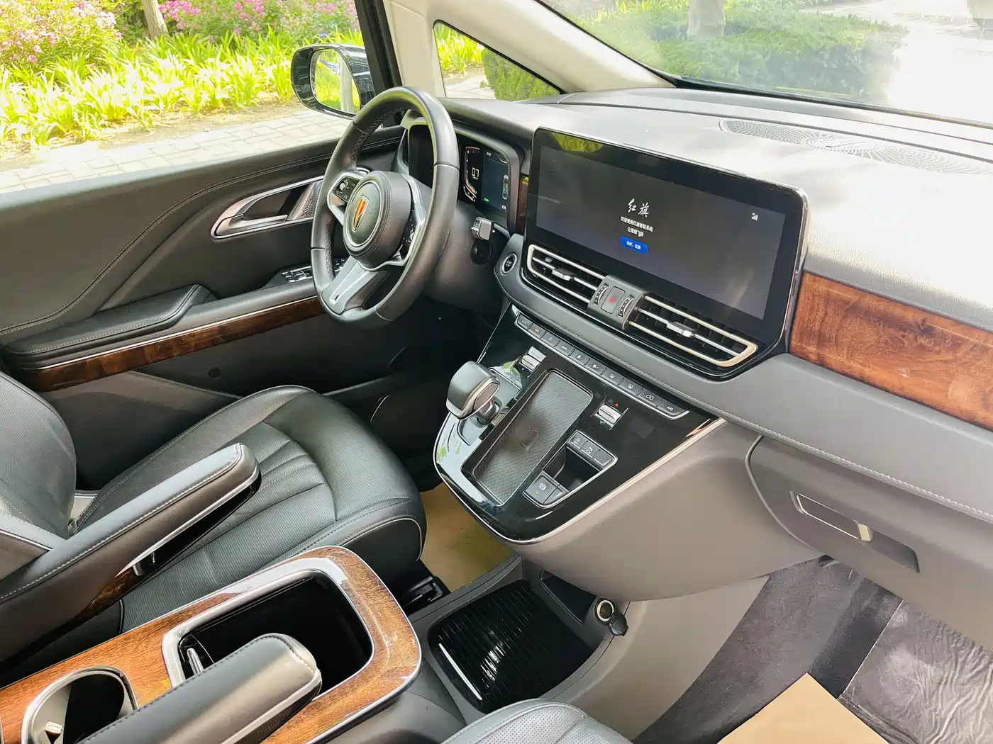 Hongqi HQ9 2023 2.0T Smart Connect Flag Enjoy Edition фото 30