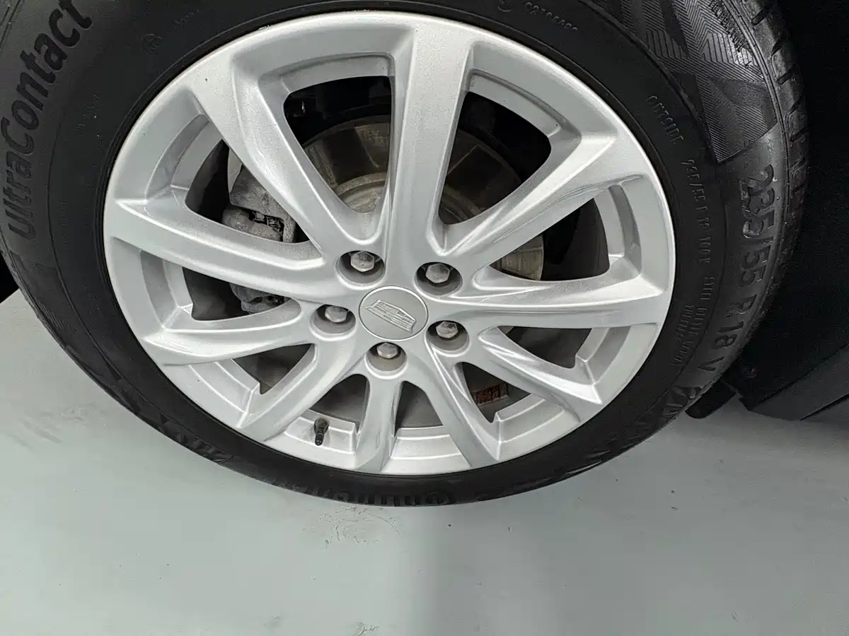 Фото 17 - Cadillac XT4
