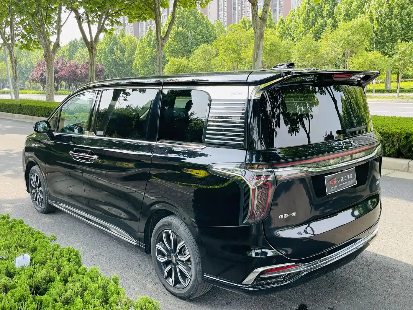 Hongqi HQ9 2023 2.0T Smart Connect Flag Enjoy Edition фото 17