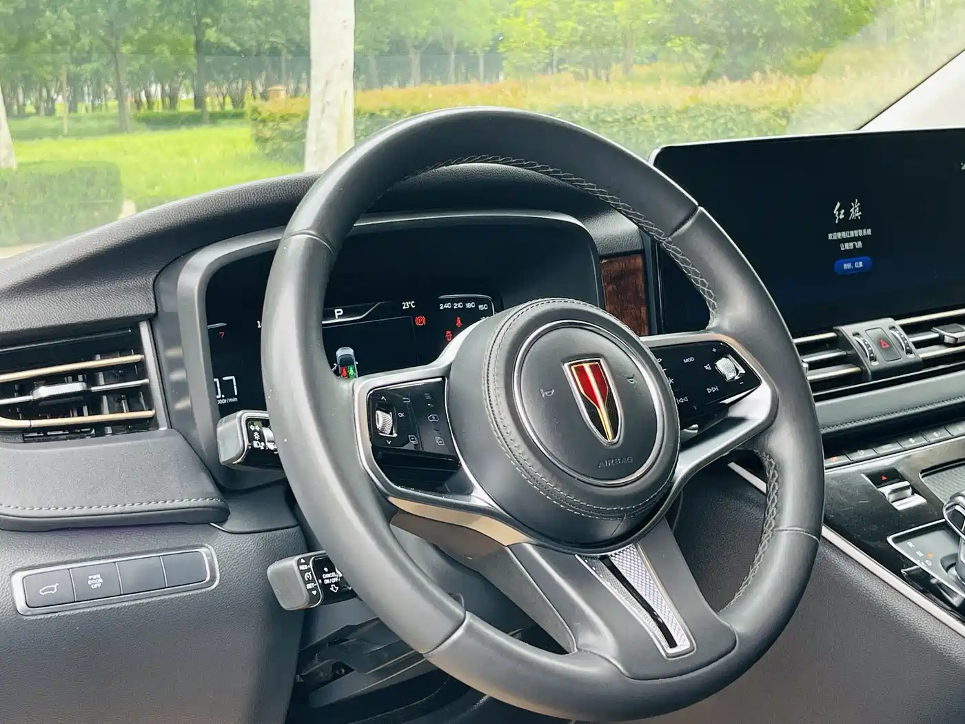 Hongqi HQ9 2023 2.0T Smart Connect Flag Enjoy Edition фото 10