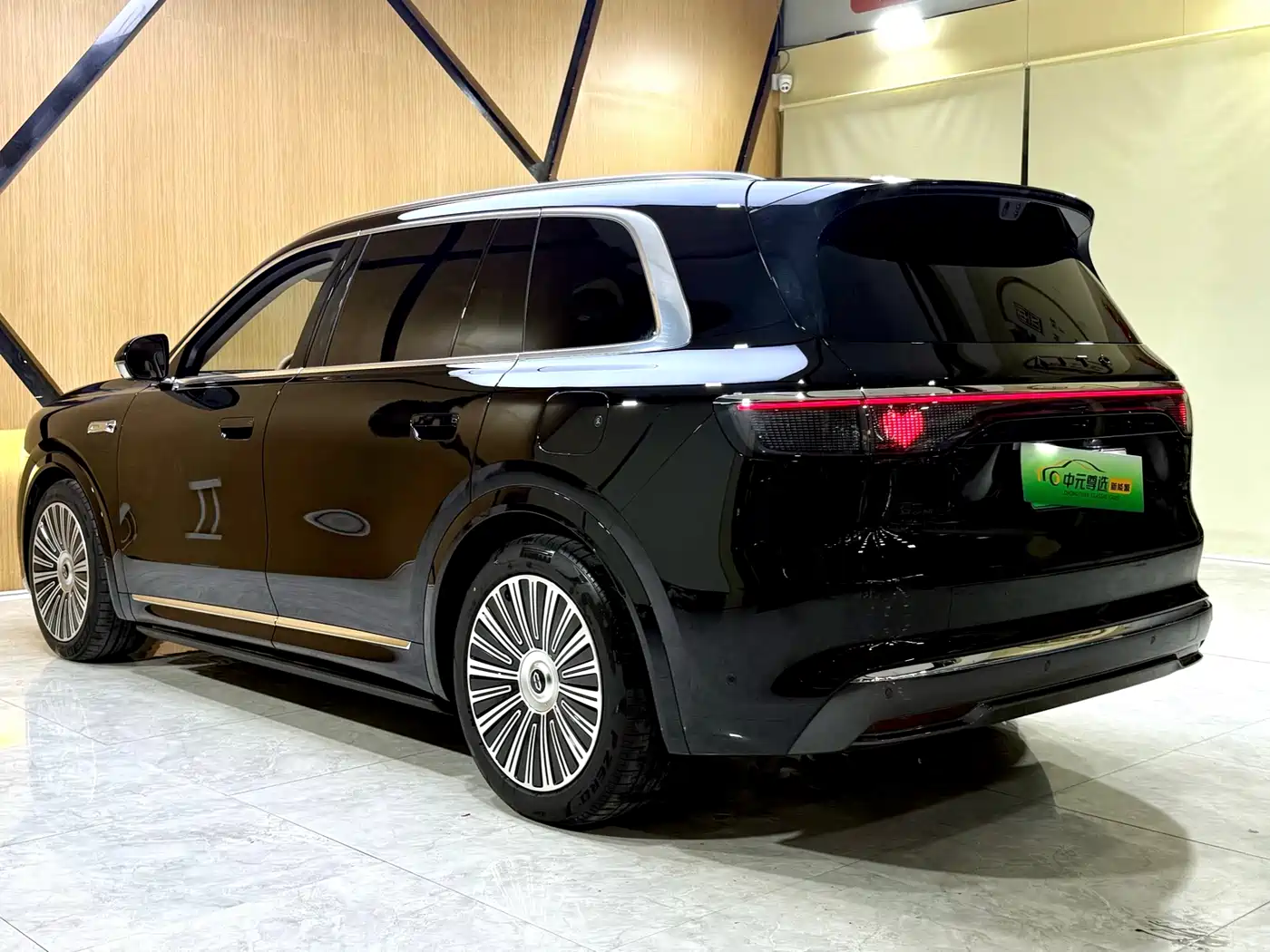 AITO Wenjie AITO M8 2025 Extended Range Ultra 53.4kWh 6-Seater фото 24