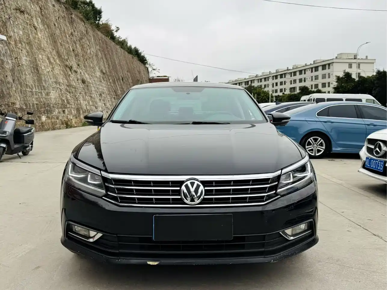 Volkswagen Passat 2015 1.8TSI DSG Elegance Edition фото 2