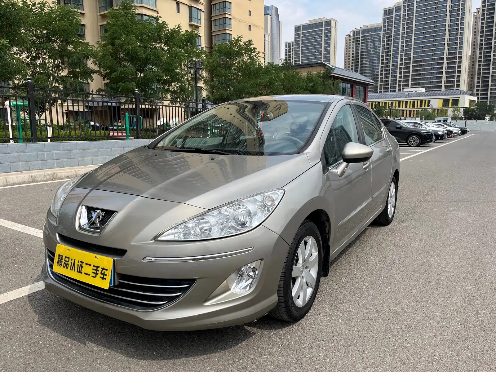 Фото 1 - Peugeot 408