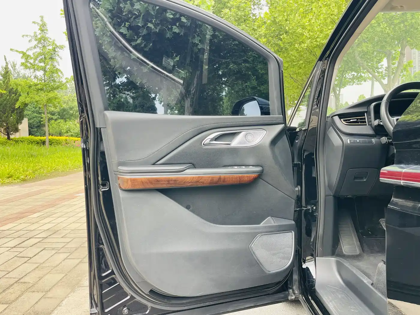 Hongqi HQ9 2023 2.0T Smart Connect Flag Enjoy Edition фото 5