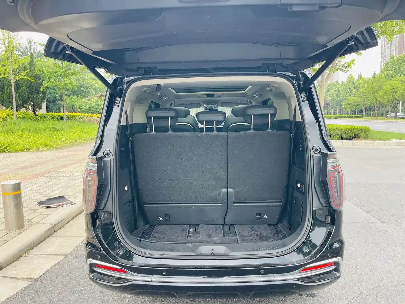 Hongqi HQ9 2023 2.0T Smart Connect Flag Enjoy Edition фото 26