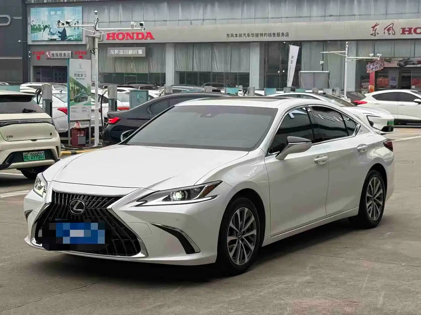Lexus ES 2022 300h Excellence Edition фото 3