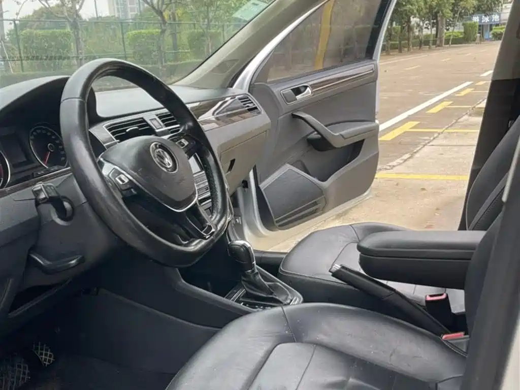 Volkswagen Santana 2016 1.6L Automatic Luxury Edition фото 8