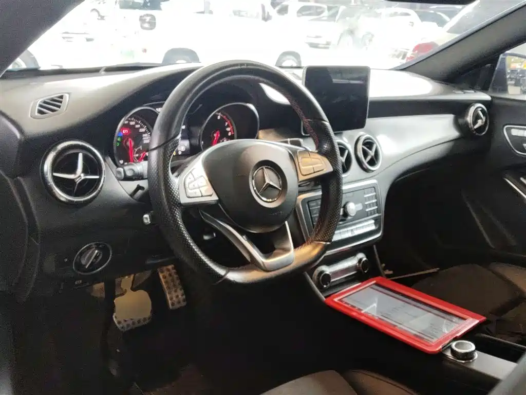 Mercedes-Benz CLA (Import) 2018 CLA 220 4MATIC фото 10