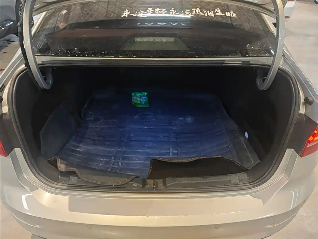 Volkswagen Lavida 2018 1.5L Auto Trend Edition China V фото 15
