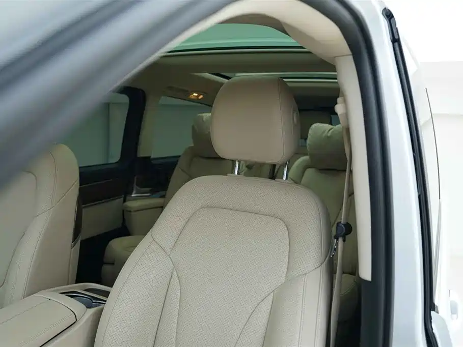Mercedes-Benz V-Class 2020 Model V 260 L Long Wheelbase Luxury фото 13