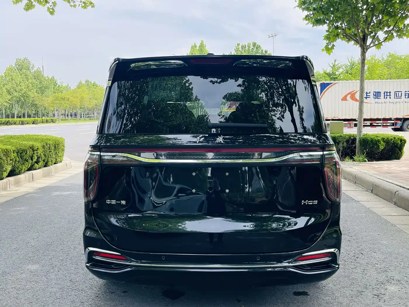Hongqi HQ9 2023 2.0T Smart Connect Flag Enjoy Edition фото 20