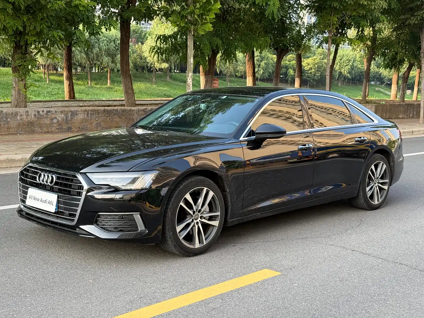 Фото 1 - Audi A6L